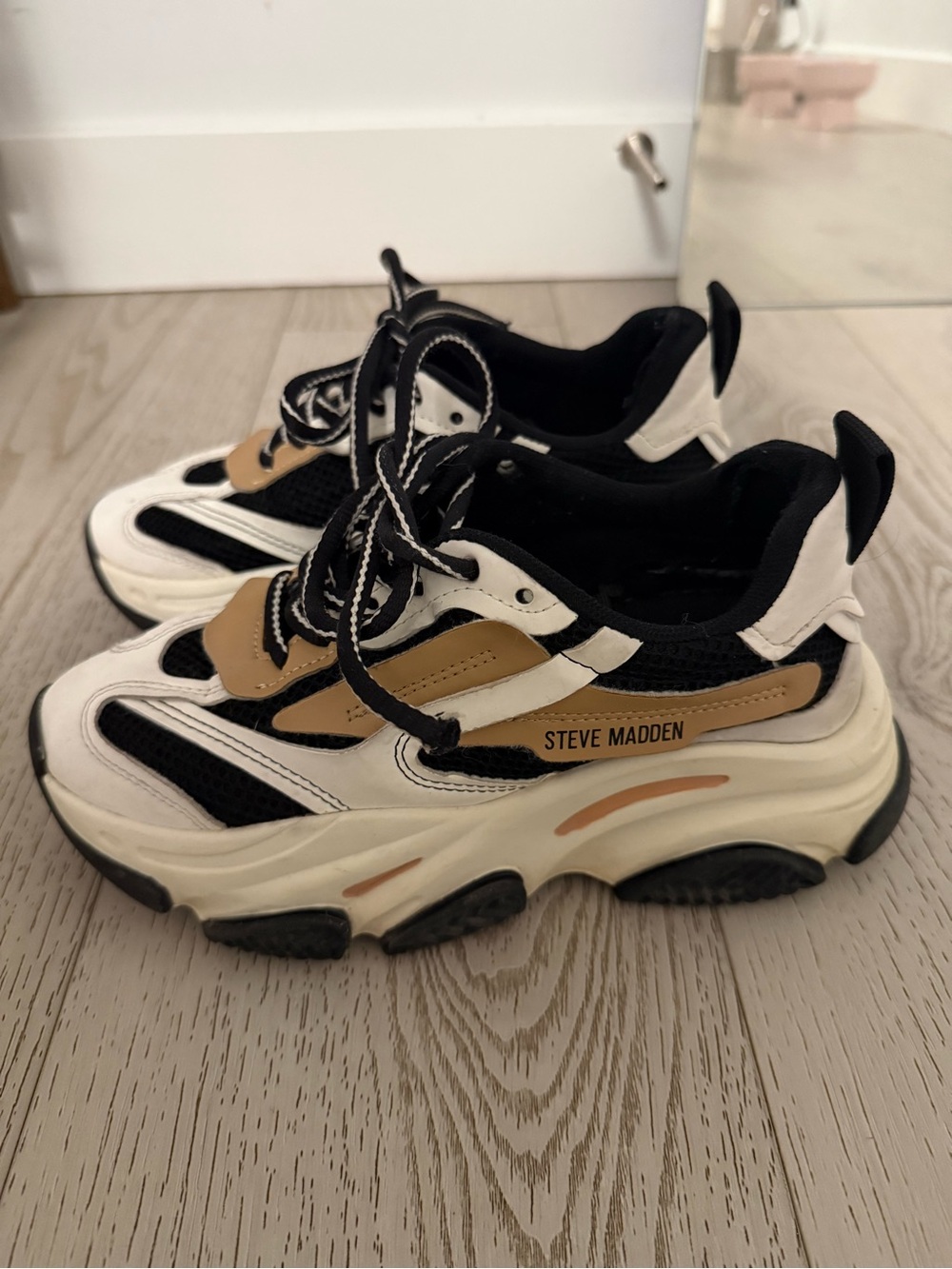 Steve Madden Black White Tan Chunky Runner